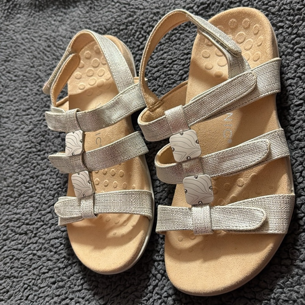 Vionic Amber Women's Adjustable Slide Sandal - O Silver Met Linen size 8 - Picture 6 of 15